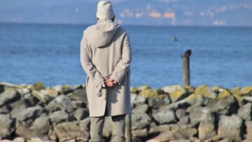 Dzięki reakcji policjantów, życie 76-letniej zgubionej kobiety zostało uratowane