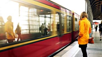 Bezpieczne powroty do domu dla uczestników sylwestrowej imprezy w Toruniu dzięki specjalnym pociągom