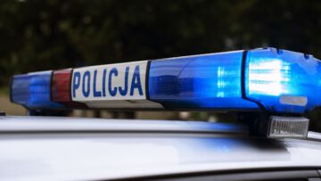61-latek z Torunia aresztowany pod zarzutem podpalenia śmietnika i dwóch samochodów