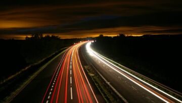 Potencjalnie groźne zdarzenie drogowe na Szosie Bydgoskiej w Toruniu – apel do kierowców o ostrożność