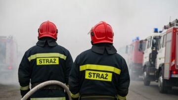 Pożar na dachu straży pożarnej w Toruniu: Gęste kłęby dymu nad miastem!