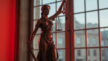 Brutalne nadużycia w toruńskim szpitalu: Były sanitariusz oskarżony o znęcanie się nad pacjentami