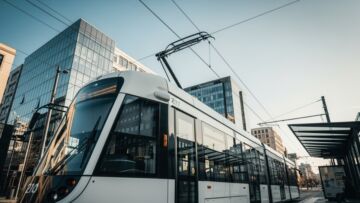Nowe tramwaje dla Torunia: PESA przyspiesza dostawy i zmienia komunikację miejską!