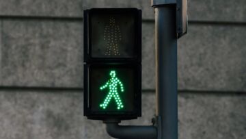 Tragiczny wypadek w Toruniu: 83-latka nie żyje po potrąceniu przez ciężarówkę