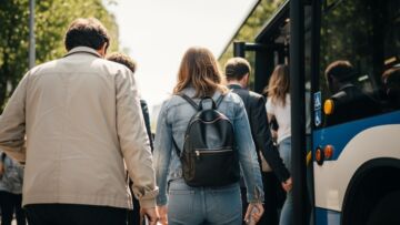 Kawa w drodze: elektryczny autobus zamienia się w mobilną kawiarenkę!