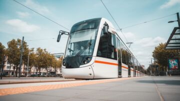 Świąteczna magia na torach Torunia: tramwaj pełen iluminacji!