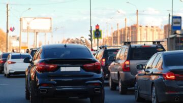 Toruń walczy z gołoledzią: Bezpieczne drogi w zimowej akcji