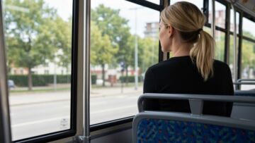 Podróż z bagażem komunikacją miejską: jak uniknąć stresu?