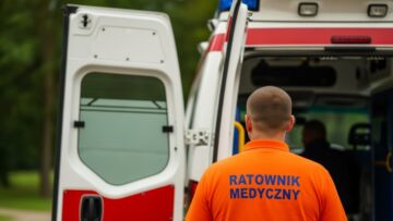 Strażacy z Torunia uczą seniorów, jak dbać o bezpieczeństwo w zimie