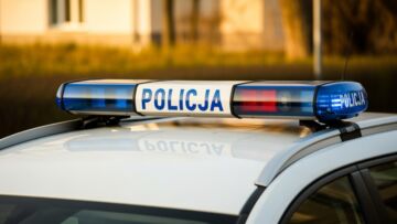 Szybka reakcja policji: zatrzymanie sprawców kradzieży rozbójniczej w Toruniu