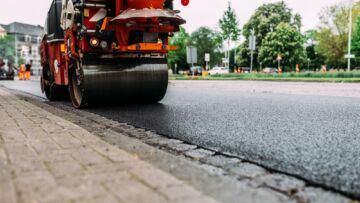 Nowe asfaltowe nawierzchnie w Głogowie i Brzozówce: poprawa komfortu i bezpieczeństwa na drogach