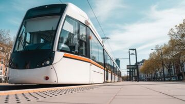 Tramwaj 305: Hołd dla legendy żużla Mariana Rosego w Toruniu